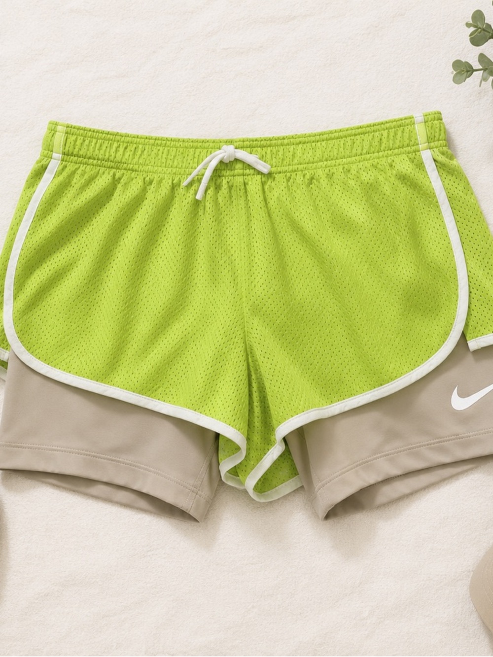 Nike Dri-FIT Tempo Icon Clash Girls XL 2-in-1 Running Shorts Neon